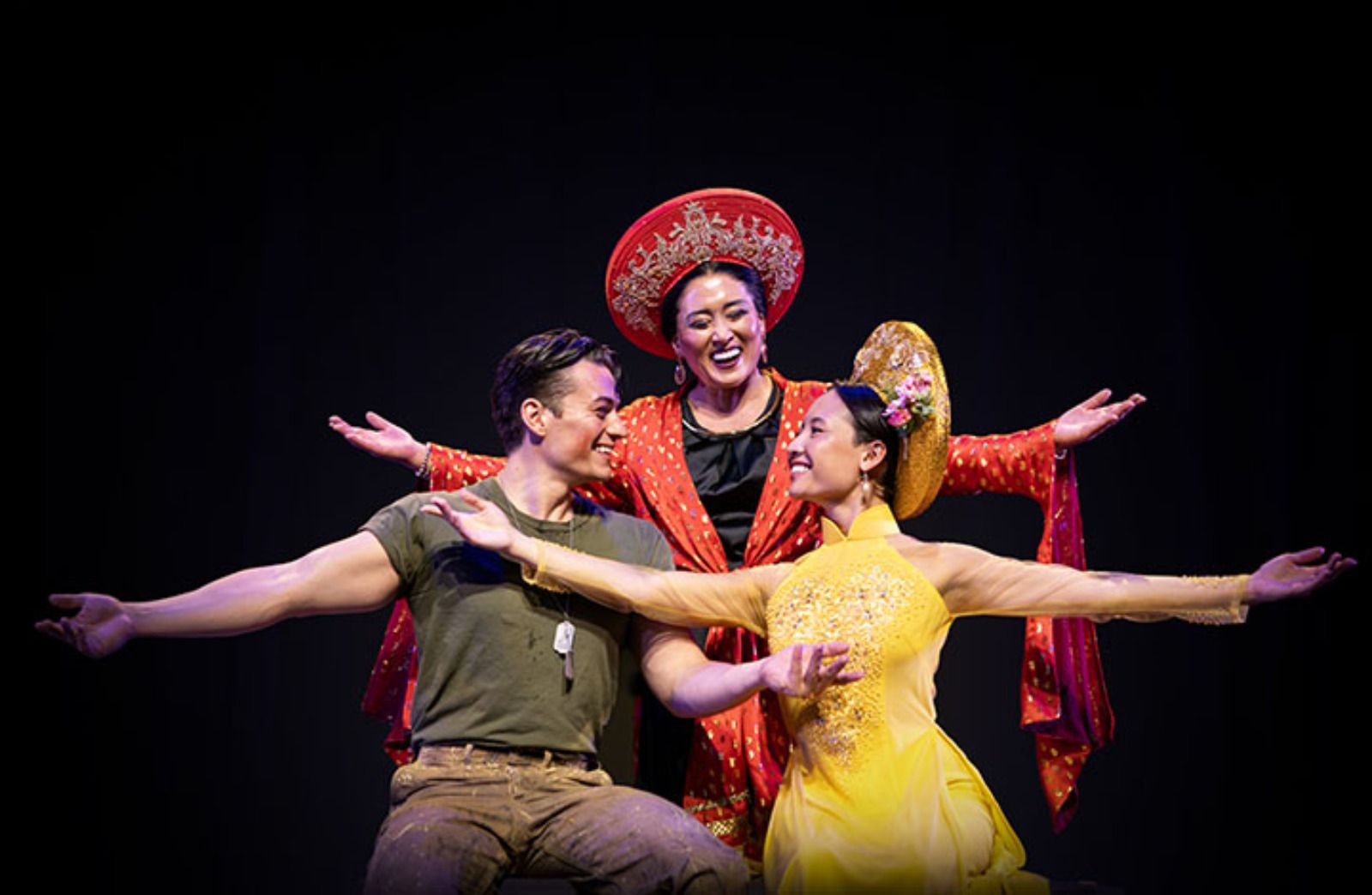 Photos: SOUTH PACIFIC Opens At Paramount Theatre — photo 15 of 18