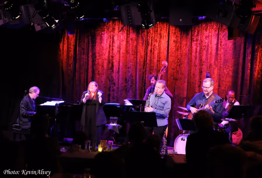 Photos: Karen Mack Swings At Birdland Image