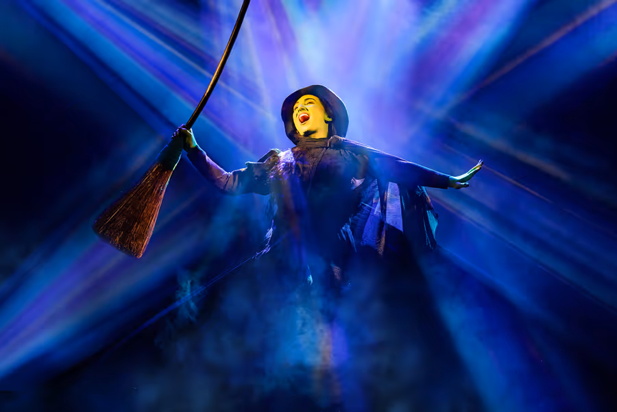 Photos: Emma Kingston, Zizi Strallen and the New UK Cast of WICKED Image