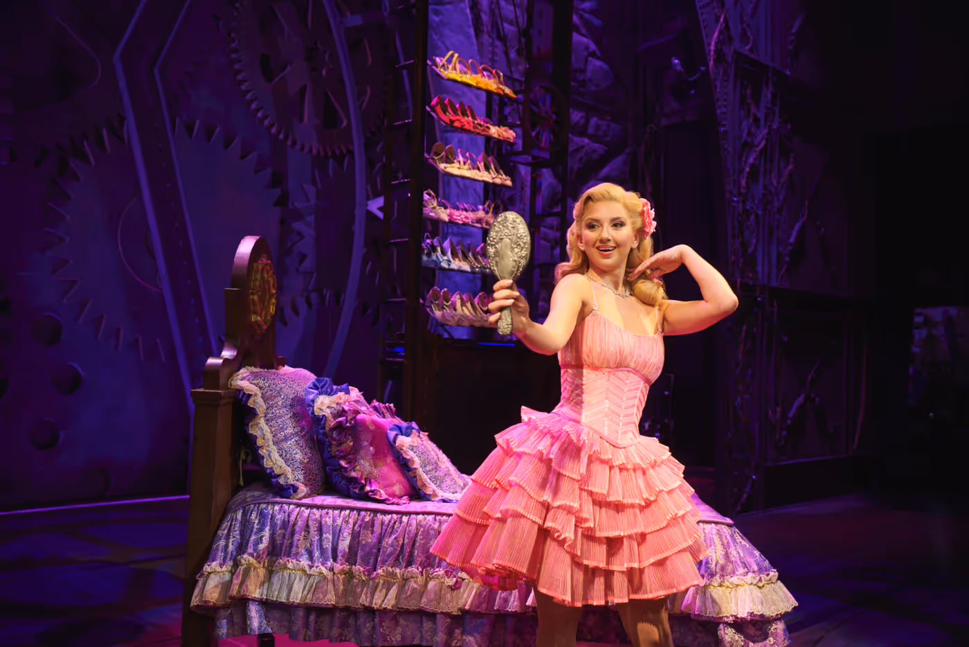 Photos: Emma Kingston, Zizi Strallen and the New UK Cast of WICKED Image