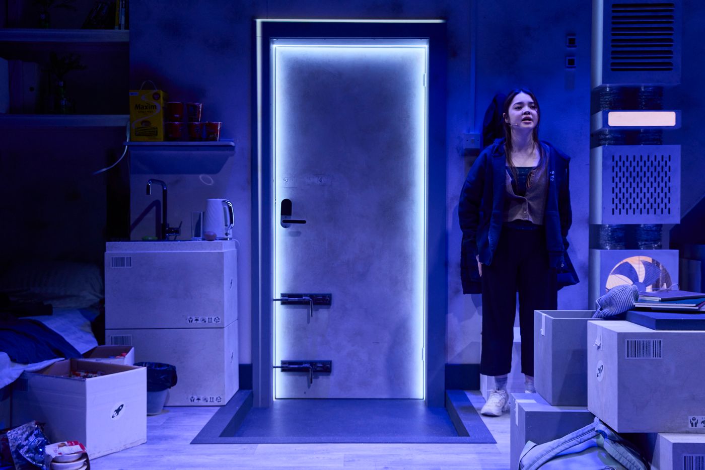 Photos: THE LAST MAN Opens at Southwark Playhouse Elephant Image