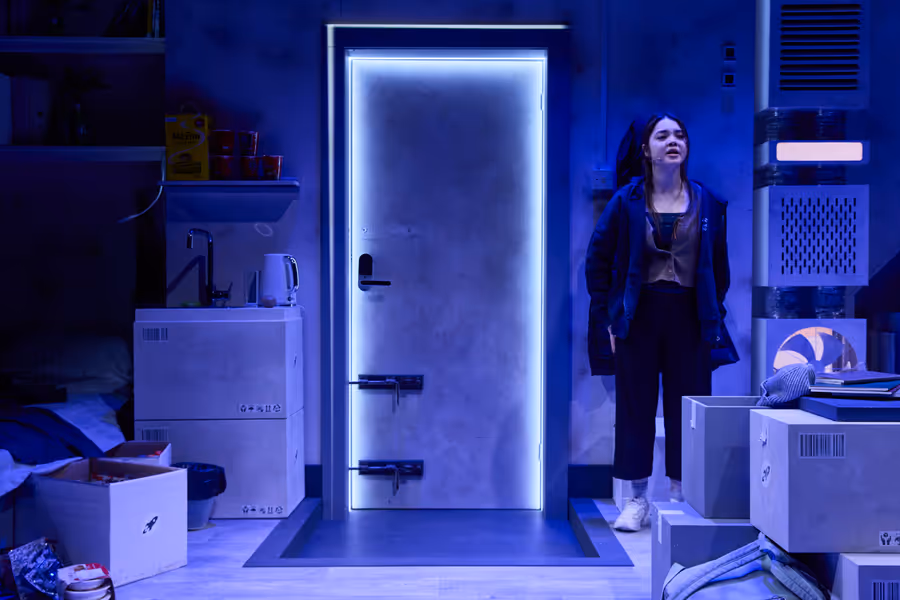 Photos: THE LAST MAN Opens at Southwark Playhouse Elephant Image