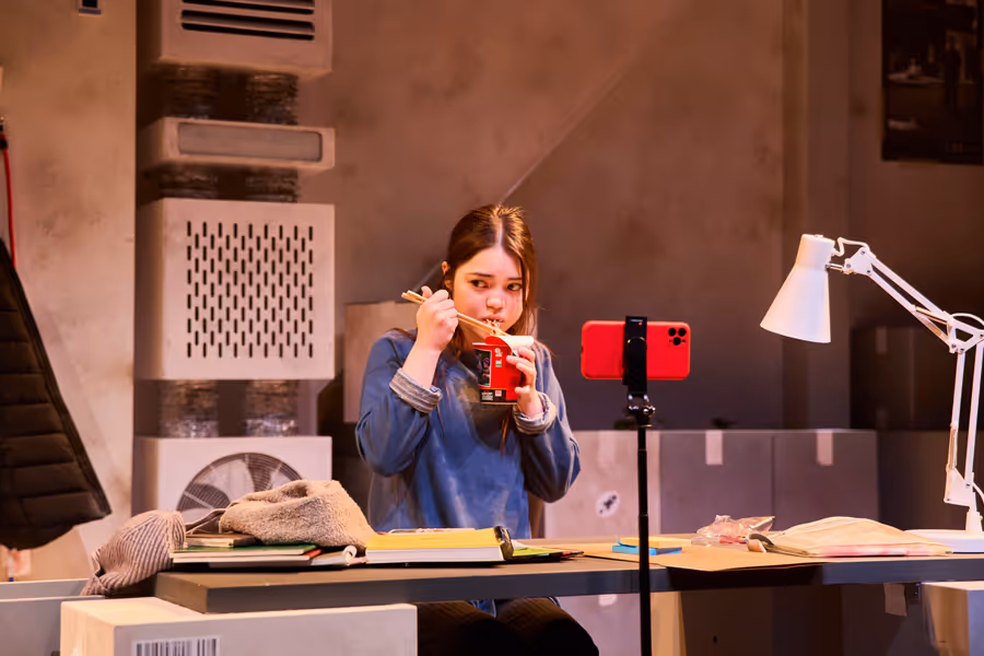 Photos: THE LAST MAN Opens at Southwark Playhouse Elephant Image