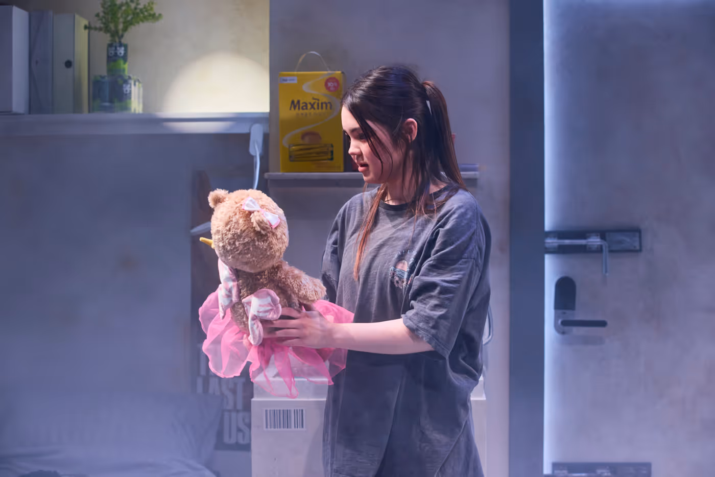 Photos: THE LAST MAN Opens at Southwark Playhouse Elephant Image