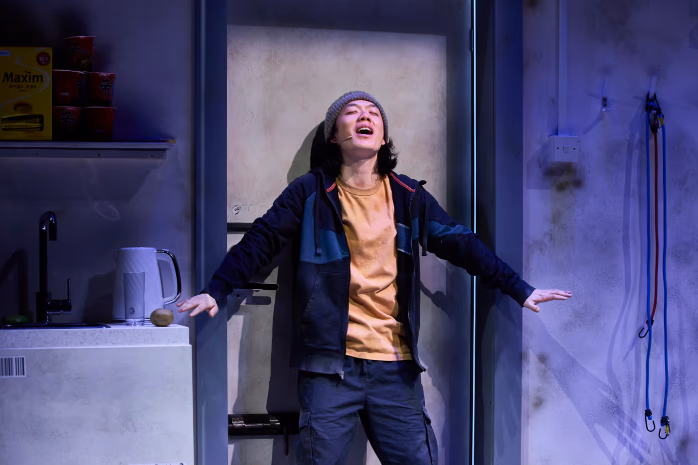 Photos: THE LAST MAN Opens at Southwark Playhouse Elephant Image