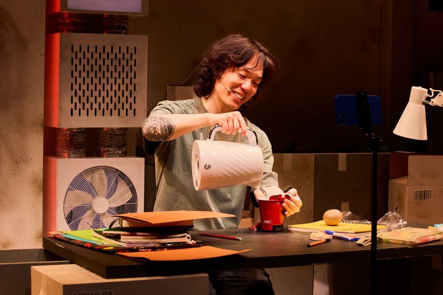 Photos: THE LAST MAN Opens at Southwark Playhouse Elephant Image