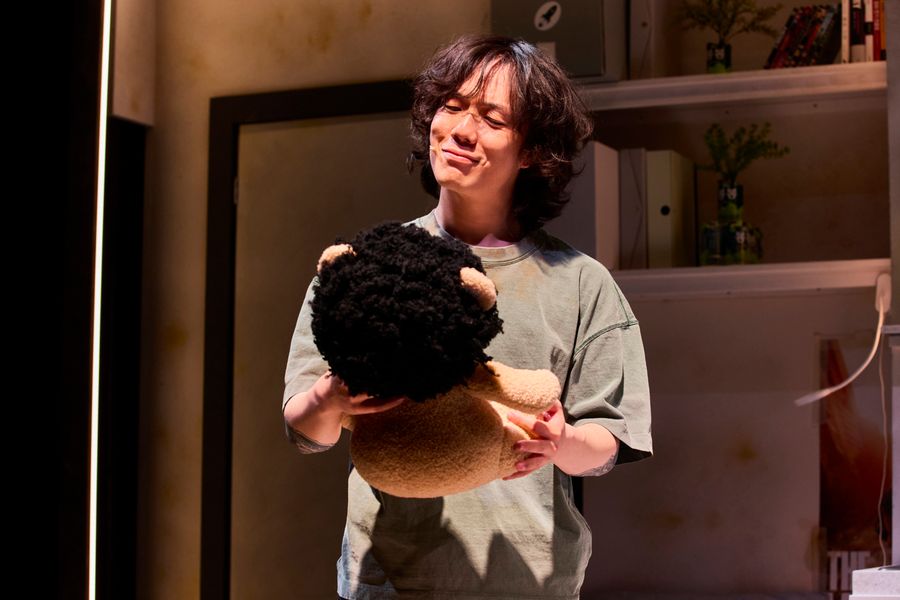 Photos: THE LAST MAN Opens at Southwark Playhouse Elephant Image