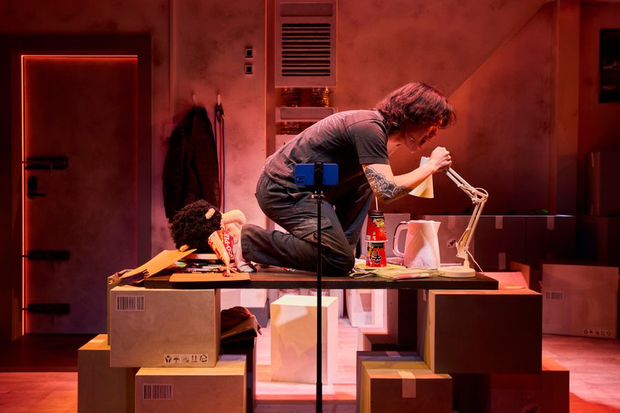 Photos: THE LAST MAN Opens at Southwark Playhouse Elephant Image