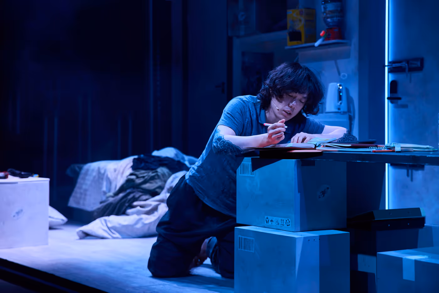 Photos: THE LAST MAN Opens at Southwark Playhouse Elephant Image