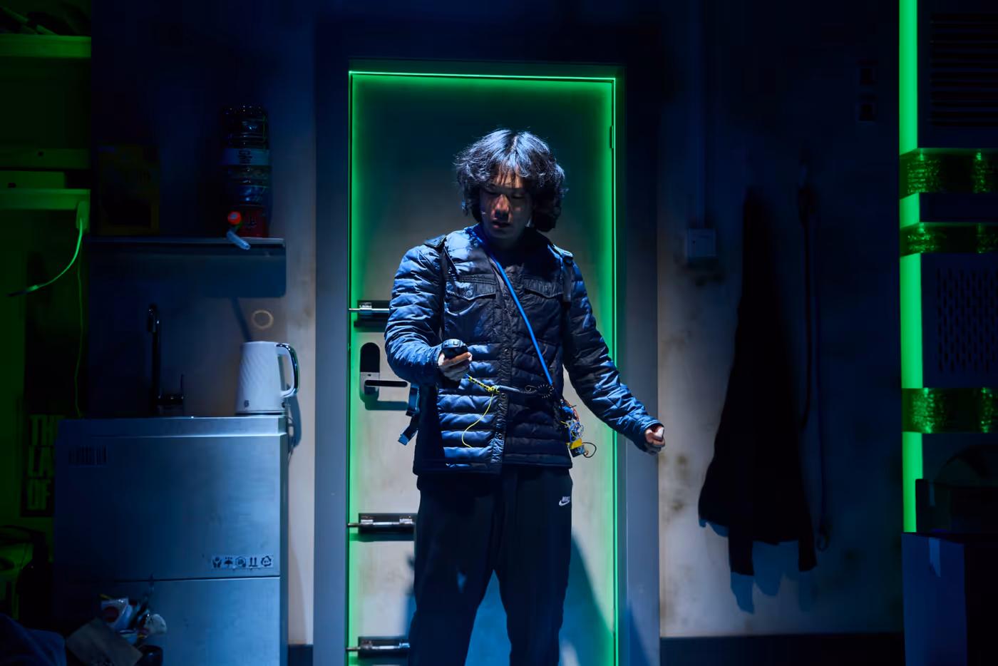 Photos: THE LAST MAN Opens at Southwark Playhouse Elephant Image