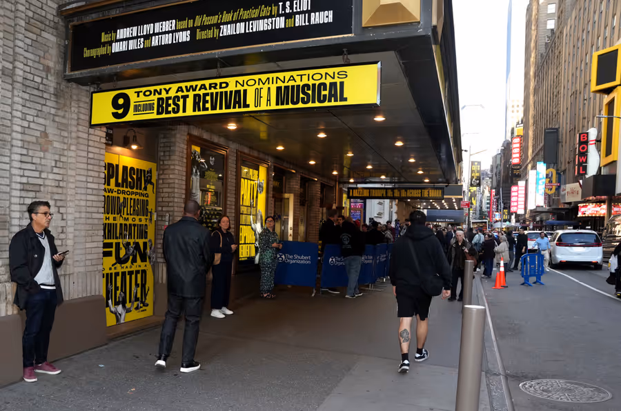 Photos: Jason Weaver, Jacob Latimore, & Birgundi Baker Visit CATS: THE JELLICLE BALL Image