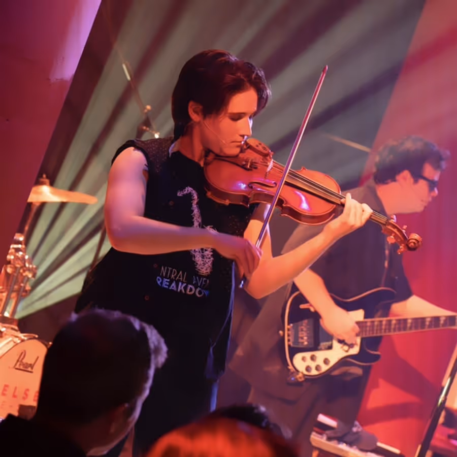 Photos: First Look at FALLING OUT at Chelsea Table + Stage Image