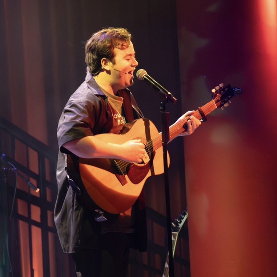 Photos: First Look at FALLING OUT at Chelsea Table + Stage Image
