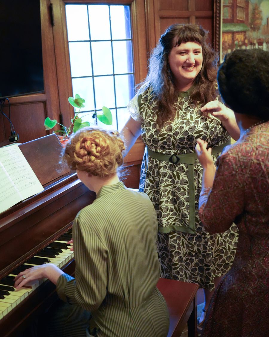 Photos: First Look at FEFU AND HER FRIENDS At Theatre Pro Rata Image