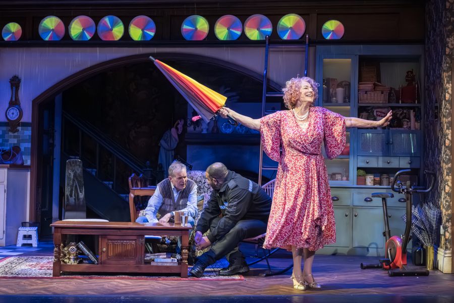Photos: First Look at ALLEGRA Starring Dame Maureen Lipman Ahead of UK Tour Image