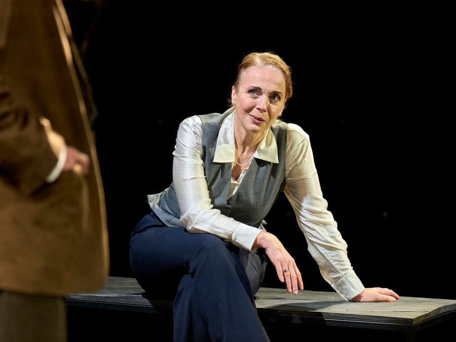 Photos: EQUUS Now Playing at the Menier Chocolate Factory Image