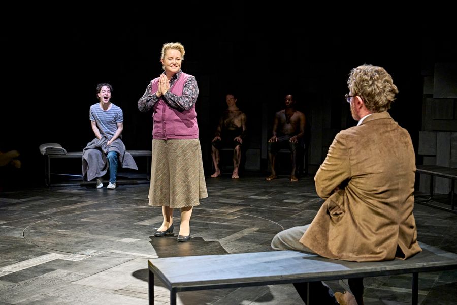 Photos: EQUUS Now Playing at the Menier Chocolate Factory Image