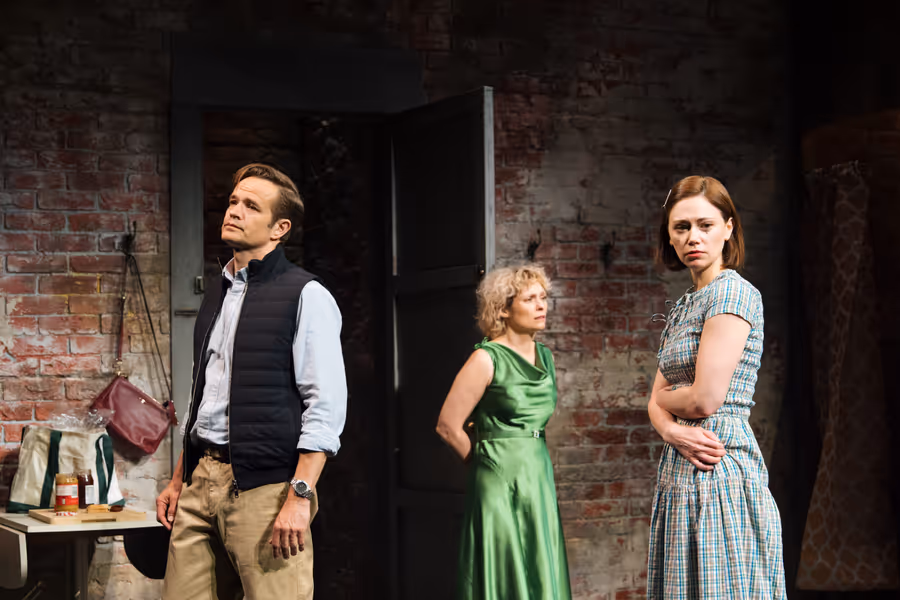Review: STAGE KISS, Hampstead Theatre Image