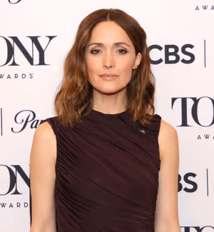 NEW YORK, NEW YORK - MAY 14:  Rose Byrne poses at The 79th Annual Tony Awards Meet Th Photo