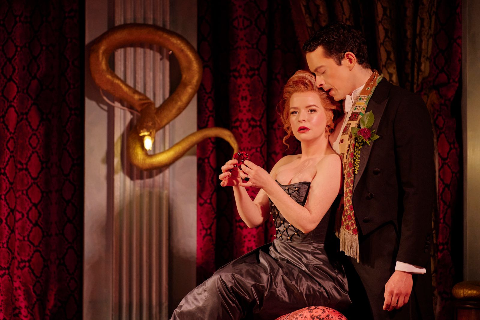 Review: AN IDEAL HUSBAND at Gate Theatre Image