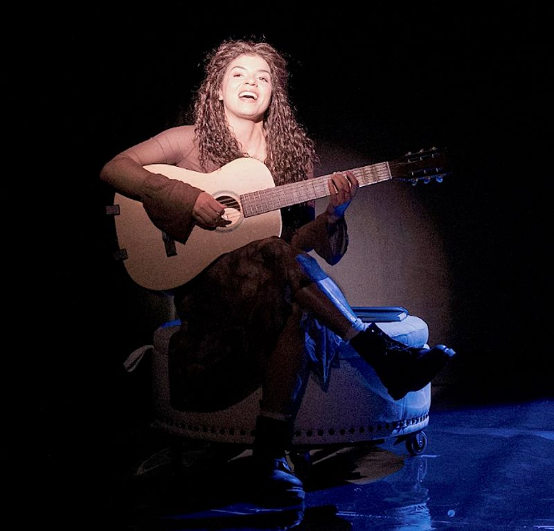 Review: A ROOM IN THE CASTLE at MOXIE Theatre Image