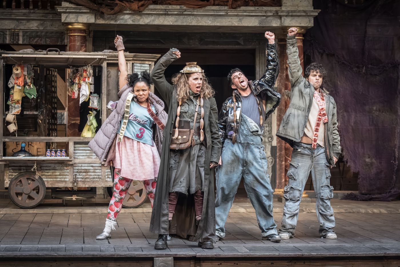 Review: MOTHER COURAGE AND HER CHILDREN, Shakespeare's Globe Image