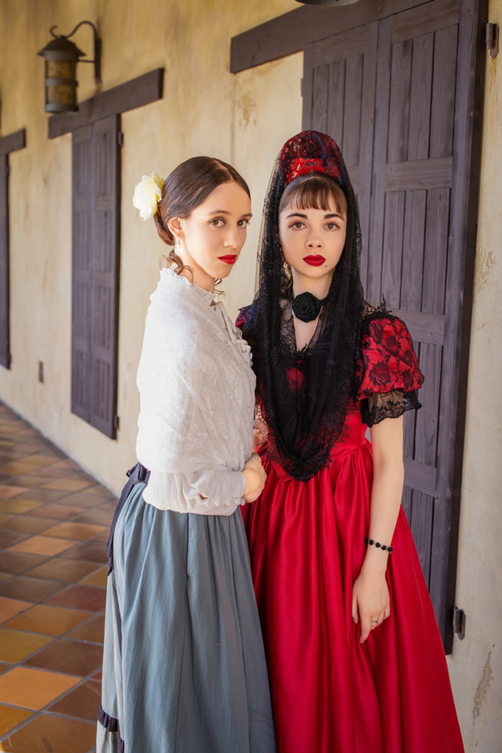 Photos: Cinballera Founders Star As Dueling Senoritas In Luisa Fernanda — photo 1 of 4