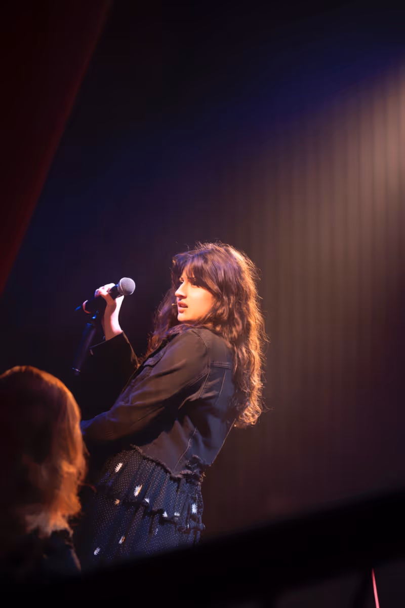 Review: FALLING OUT Turns Chelsea Table + Stage into an Open Mic Confessional Image