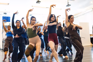 Valeria Yamin, Ava Noble, Melanie Moore, Karli Dinardo, and the ensemble Photo