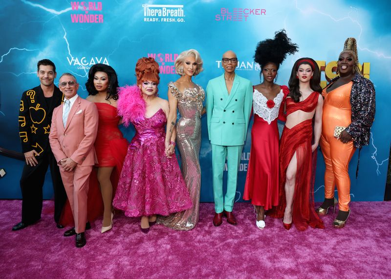 Photos: RuPaul & DRAG RACE Stars Attend STOP! THAT! TRAIN! World Premiere — photo 12 of 35