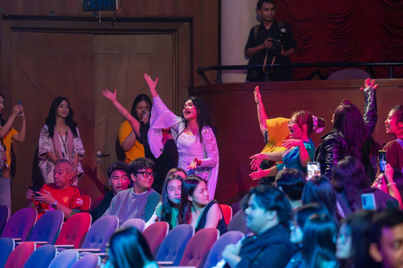 Review: SEMESTA BERDENDANG Brings Music, Energy, and Humor Image
