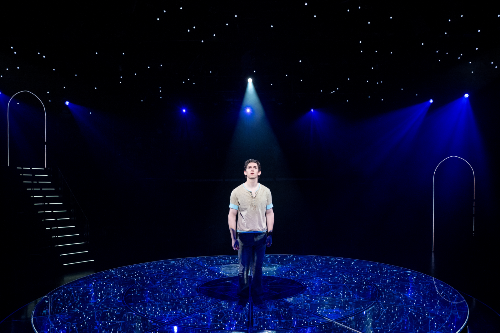 Photos: Get a First Look at PIPPIN at Signature Theatre — photo 16 of 19