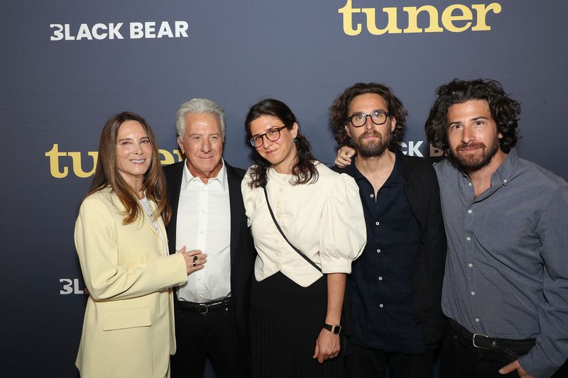 Photos: Tovah Feldshuh, Dustin Hoffman, & More Attend TUNER New York Screening — photo 2 of 19