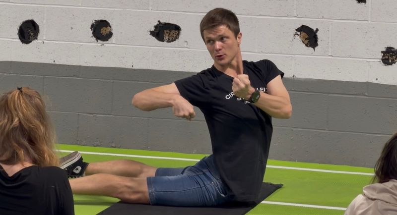 Photos: LUZIA's Alexey Goloborodko Hosts Contortion Workshop Near Cirque Big Top — photo 4 of 7
