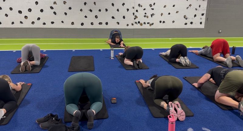 Photos: LUZIA's Alexey Goloborodko Hosts Contortion Workshop Near Cirque Big Top — photo 5 of 7