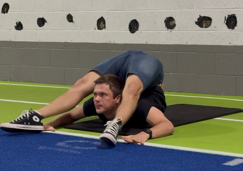 Photos: LUZIA's Alexey Goloborodko Hosts Contortion Workshop Near Cirque Big Top — photo 6 of 7