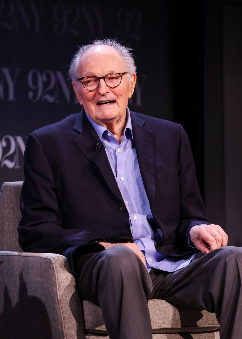 Photos: Roger Rosenblatt Talks 'More Rules for Aging' With Alan Alda and Joy Behar — photo 17 of 31