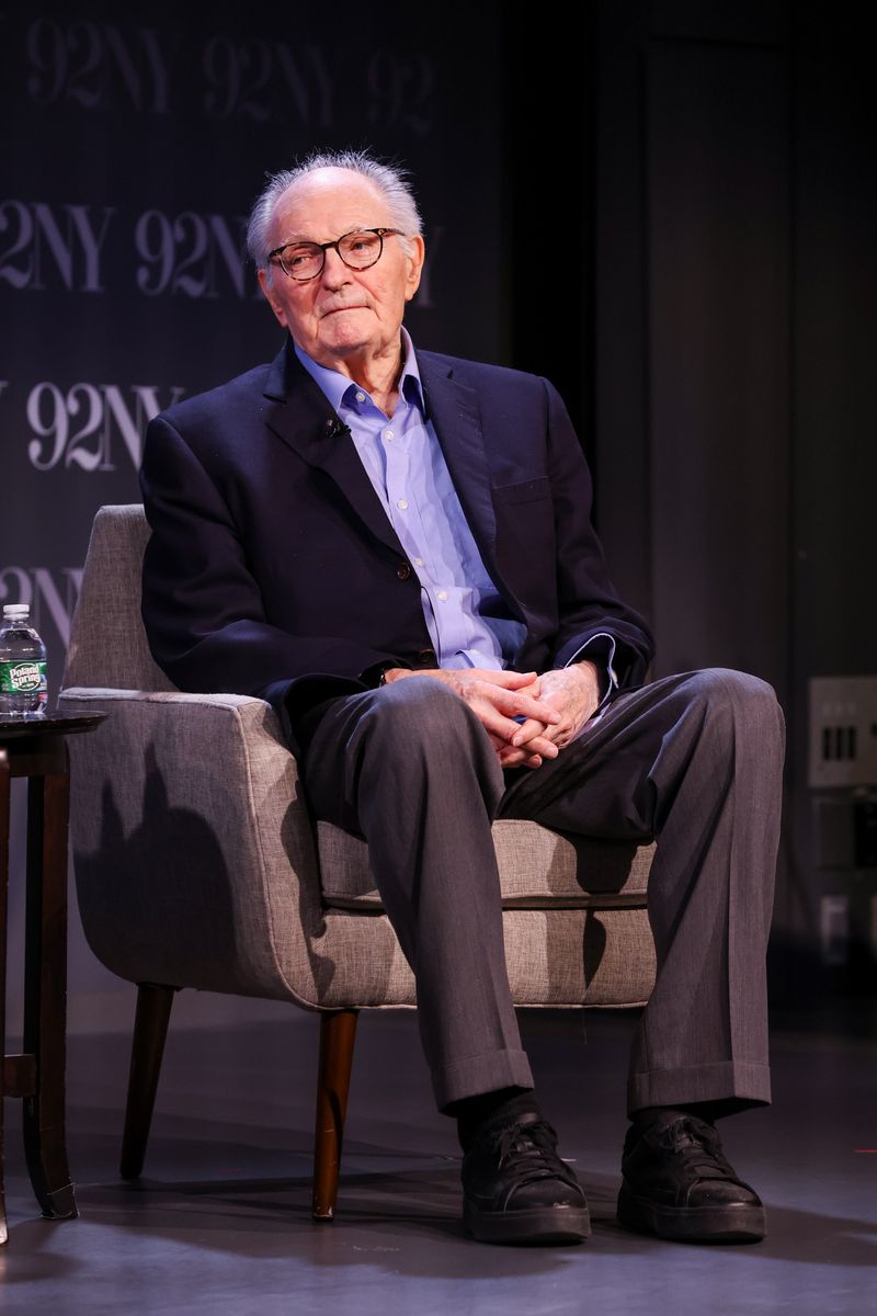 Photos: Roger Rosenblatt Talks 'More Rules for Aging' With Alan Alda and Joy Behar — photo 18 of 31