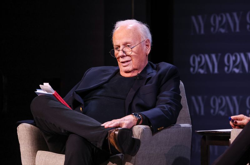 Photos: Roger Rosenblatt Talks 'More Rules for Aging' With Alan Alda and Joy Behar — photo 8 of 31