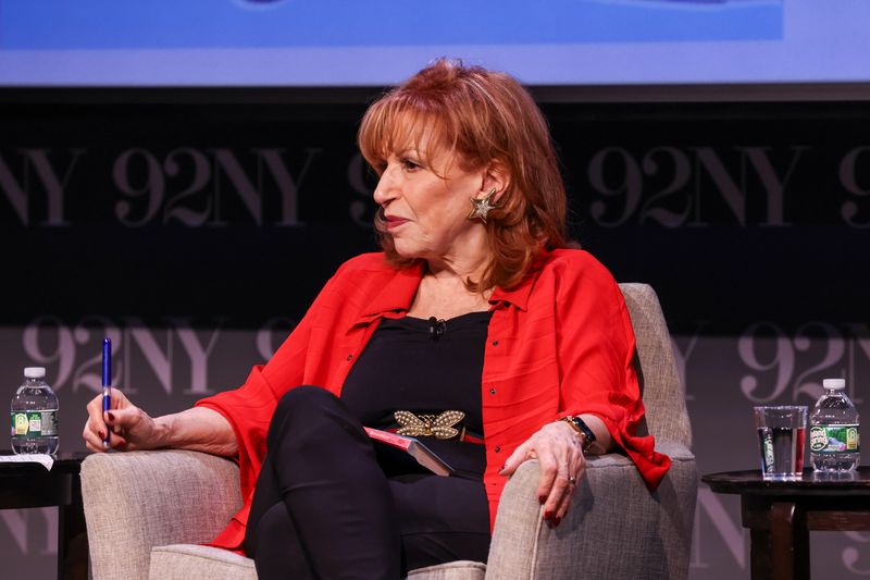Photos: Roger Rosenblatt Talks 'More Rules for Aging' With Alan Alda and Joy Behar — photo 27 of 31