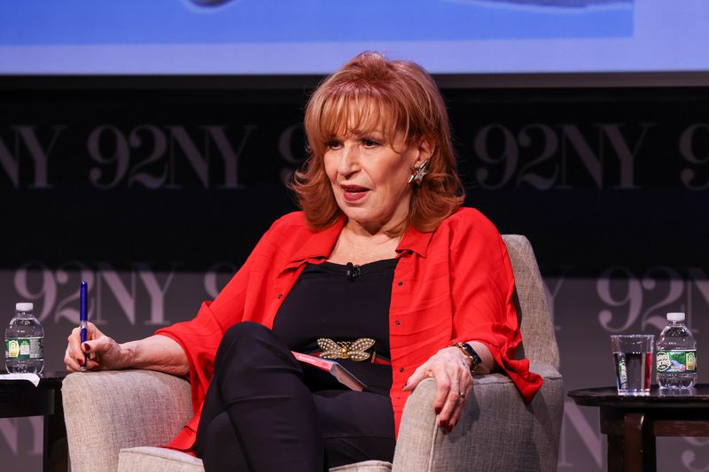 Photos: Roger Rosenblatt Talks 'More Rules for Aging' With Alan Alda and Joy Behar — photo 16 of 31