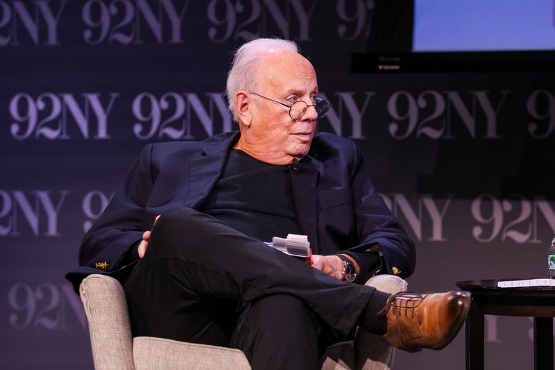 Photos: Roger Rosenblatt Talks 'More Rules for Aging' With Alan Alda and Joy Behar — photo 23 of 31