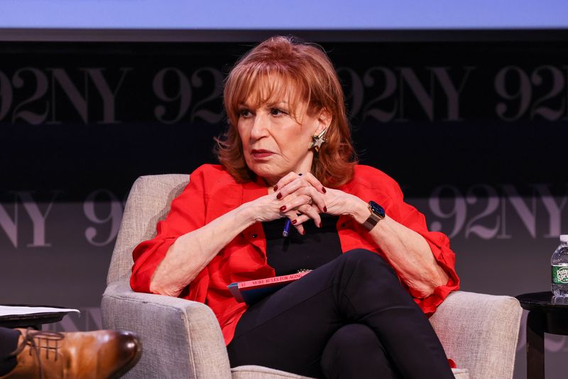 Photos: Roger Rosenblatt Talks 'More Rules for Aging' With Alan Alda and Joy Behar — photo 22 of 31
