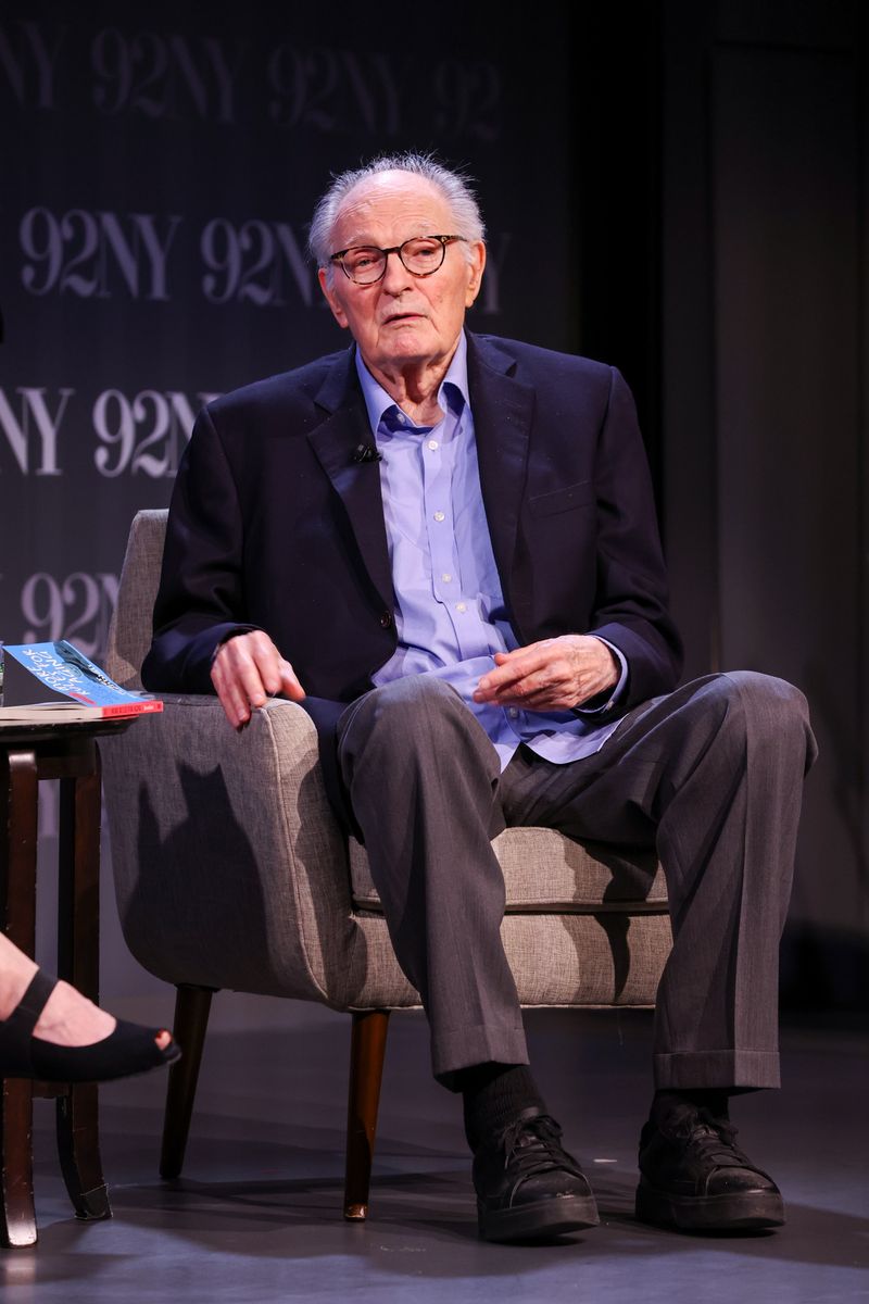 Photos: Roger Rosenblatt Talks 'More Rules for Aging' With Alan Alda and Joy Behar — photo 14 of 31