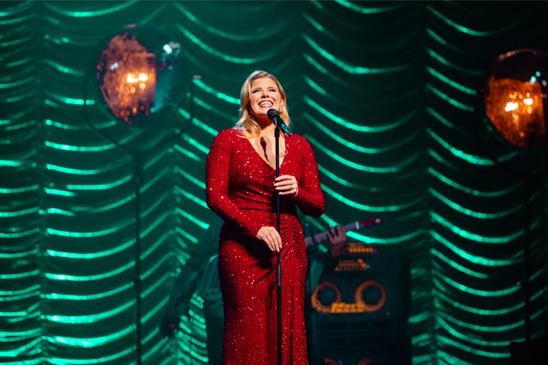 Photos: Megan Hilty Performs in Concert at Theatre Royal Drury Lane — photo 16 of 18
