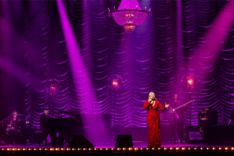 Photos: Megan Hilty Performs in Concert at Theatre Royal Drury Lane — photo 7 of 18