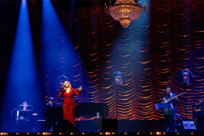 Photos: Megan Hilty Performs in Concert at Theatre Royal Drury Lane — photo 5 of 18