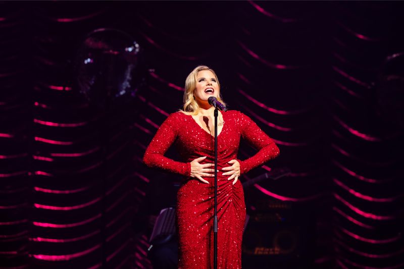 Photos: Megan Hilty Performs in Concert at Theatre Royal Drury Lane — photo 12 of 18