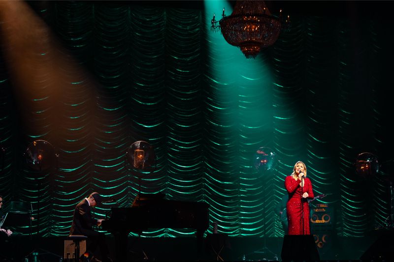 Photos: Megan Hilty Performs in Concert at Theatre Royal Drury Lane — photo 13 of 18