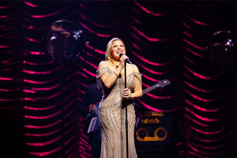 Photos: Megan Hilty Performs in Concert at Theatre Royal Drury Lane — photo 15 of 18